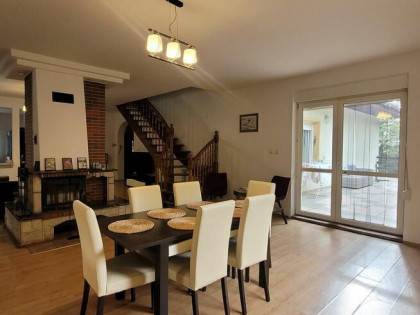 Na sprzedaż dom wolnostojący z ogrodem, dużą działką