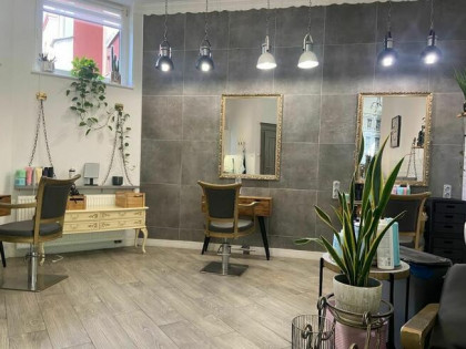 stanowisko fryzjerskie do wynajęcia