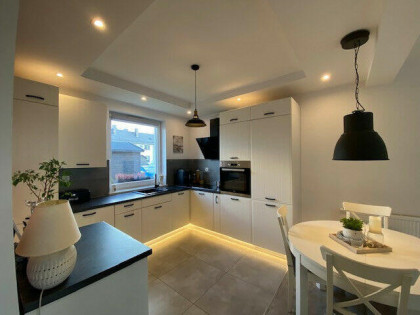 Mieszkanie dom szeregowy, taras, ogród, msc postojowe, komór