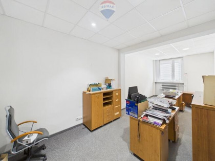 Biuro 29,8 m² z windą i parkingiem – Rybnik