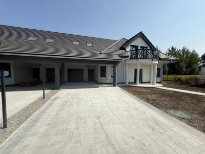 Dom premium z ogrodem i basenem.