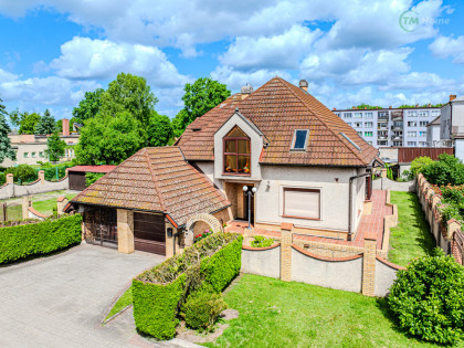 Białogard duży dom plus działka handlowo-usługowa.
