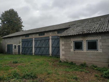 działka z zabudowaniami