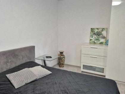 Funkcjonalne i słoneczne mieszkanie z ogródkiem