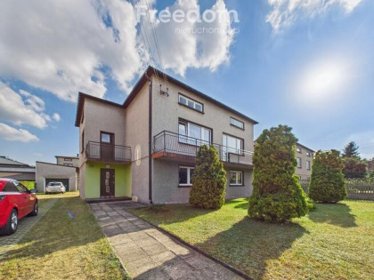 Piętrowy dom w cichej okolicy Siewierza