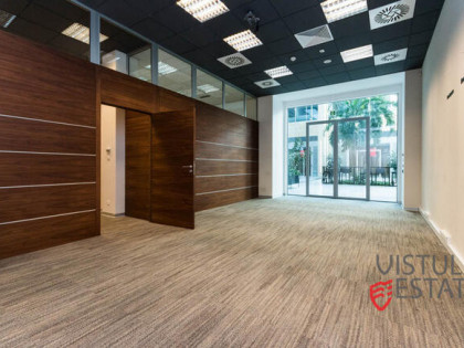 Lokal parterowy w biurowcu, 132 m2