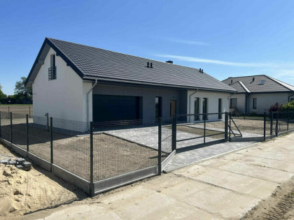 Nowoczesny dom w ciszy część mieszkalna 142mkw/ działka 827