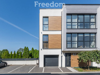 Nowoczesny skrajny segment na Wawerze Nadwiśle