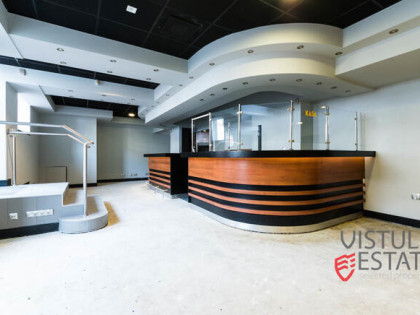 Lokal witrynowy na poziomie -1