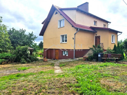 Siedlisko z domem i budynkami – 1,5 ha ziemi.