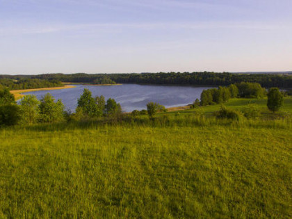 sprzedam dużą działkę nad jeziorem - Mazury