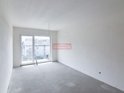 słoneczne studio przy szybkim tramwaju