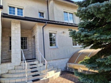 Szeregowy, 5 pokoi, ciche miejsce.