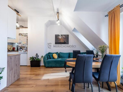 Dwupoziomowe, 4-pokojowe mieszkanie – Osiedle Bielany, Legni