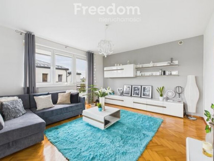 Dom z ogrodem i tarasem w spokojnej okolicy.