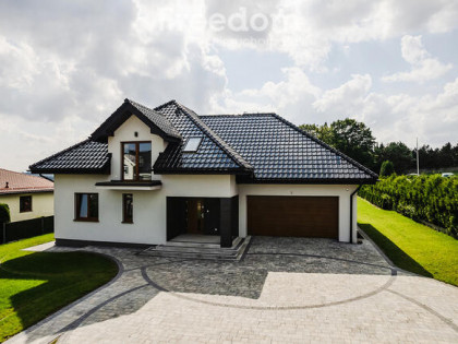 Dom na sprzedaż z dużą działką.