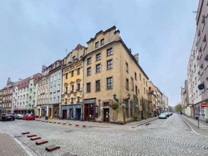 Narożna kamienica przy ul. Długiej 6