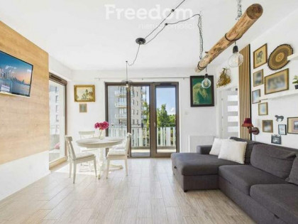 Jasne mieszkanie 4 pokoje z garderobą i balkonem