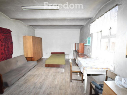 Tanie mieszkanie do remontu blisko miasta Namysłów