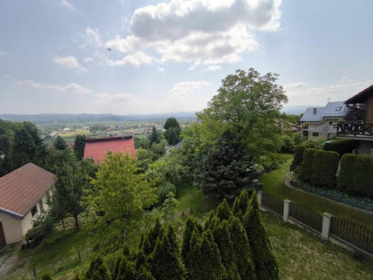 Dom pod lasem z widokiem na Nowy Sącz