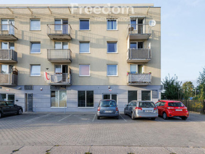 Przestronny lokal użytkowy z dużą witryną od ulicy