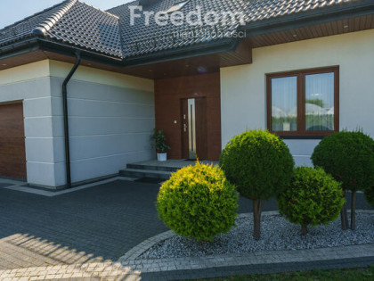 Zachwycający DOM WOLNOSTOJĄCY w zielonej okolicy