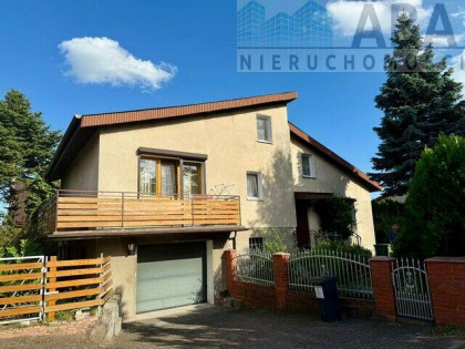 Dom piętrowy na sprzedaż