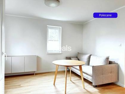 Z komórką i garażem