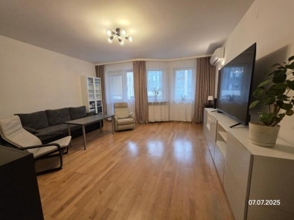 Sprzedam 2 pokojowe mieszkanie z garażem i piwnicą