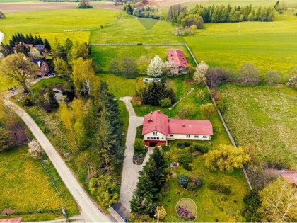 Stadnina Koni, hodowla zwierząt, dom na wsi