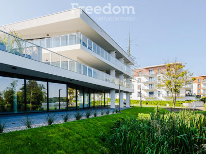 Marina Iława lokal usługowy nad brzegiem Jezioraka