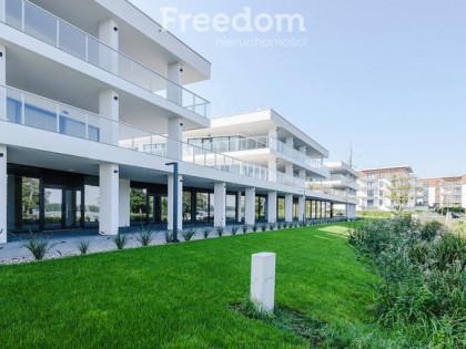 Marina Iława lokal usługowy nad brzegiem Jezioraka