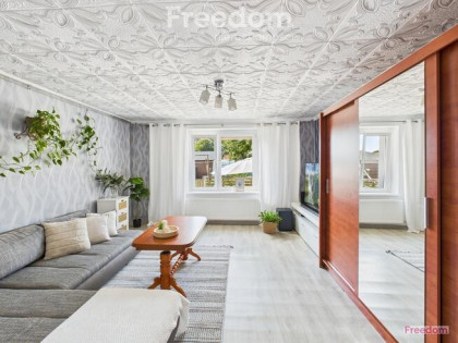 Na sprzedaż Lokal mieszkalny w domu z dużą działką