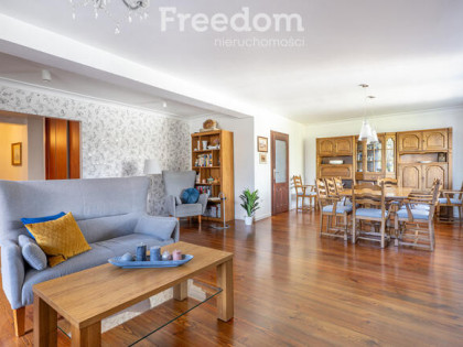 Komfortowy dom z dużą przestrzenią w Złotkowie.