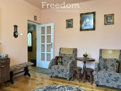 Dom z 2 lokalami - mieszkaj i zarabiaj