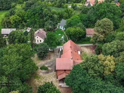 Dwór w Książniczkach, do zamieszkania / 10 minut od Krakowa