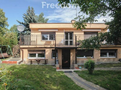 Duży wolnostojący dom w spokojnej okolicy