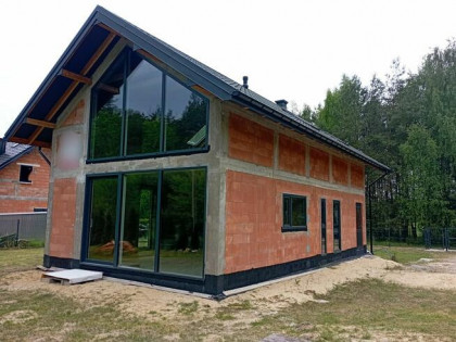 Dom w Las Winiarski koło Buska-Zdroju