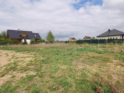 Działka budowlana 11 ar – Miłomłyn – uzbrojona, super lok.