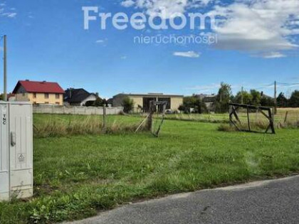 Działka budowlana z projektem domu.