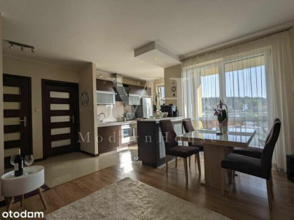 Wyposażone dwupokojowe mieszkanie z balkonem 2010r