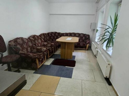 Biuro do wynajęcia z zapleczem socjalnym w Harbutowicach.