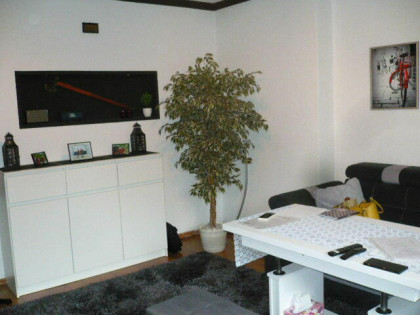 mieszkanie3-pokojowe z centralnym na 1 piętrze.