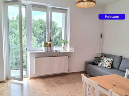 Przy metrze - 2 pokoje w kamienicy - po remoncie