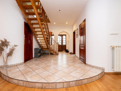 Komfortowy dom z garażem w zielonej okolicy