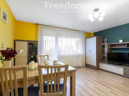 Na sprzedaż rozkładowe 3 pokojowe mieszkanie.