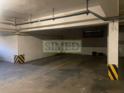 Miejsce parkingowe w garażu