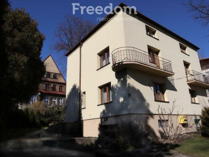 Dom blisko centrum z ogrodem