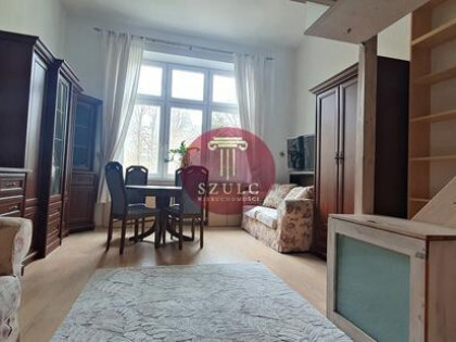 Kawalerka Zygmunta Starego przy Parku Żeromskiego.