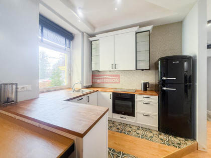 Podwyższony parter, Bulwary Wiślane, Centrum